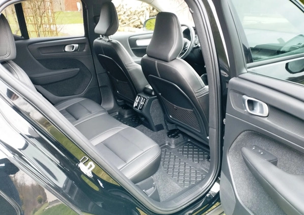 Volvo XC 40 cena 126000 przebieg: 34000, rok produkcji 2020 z Sandomierz małe 137